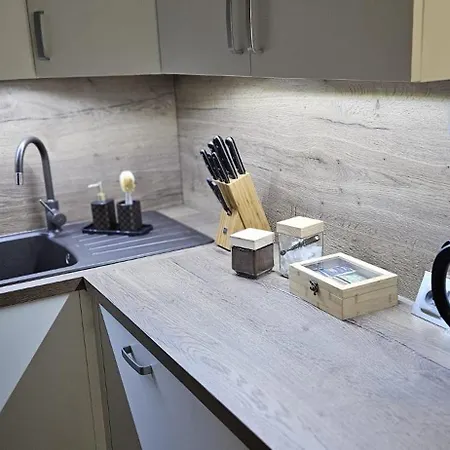 Apartament Wisniowy Ogrod Z Garazem-2